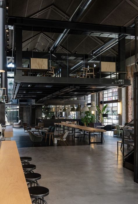 Warehouse Style Homes, Garage Restaurant Ideas, Restaurant Mezzanine, Mezzanine Cafe, Mezzanine Restaurant, Concept Restaurant, Industrial Loft Design, Warehouse Studio, Warehouse Home