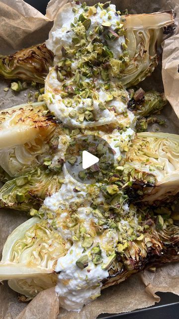 Frederikke Wærens - Food & Cake inspiration on Instagram: "Baked cabbage with burrata, browned butter, pistachio and lemon🥬🍋🧀 Perfect side dish! 

I’ll send you the link for the recipe in your DM if you want:

🇩🇰Comment “spidskål” for the Danish recipe
🇺🇸Comment “cabbage” for the English recipe

You can also get the recipe in the link in my bio😍  #bagtspidskål #sidedish #burrata" Roasted Carrots With Burrata, Baked Cabbage With Burrata, Burrata Vegetables, Buratta Recipe, Burrata Brussel Sprouts, Miso Butter Roasted Cabbage, Baked Cabbage, Eating Well Recipes, Roasted Cabbage