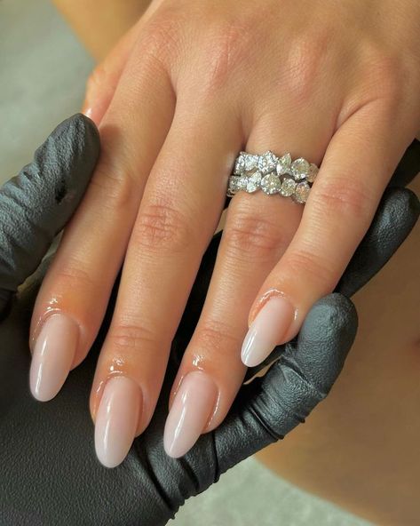 12 Vanilla French Nail Ideas For a Soft and Elegant Manicure Vanilla French Manicure, French Nail Ideas, Classic Nail Designs, White French Nails, Elegant Manicure, Milky Nails, Nails Nude, Classic Nails, French Nail