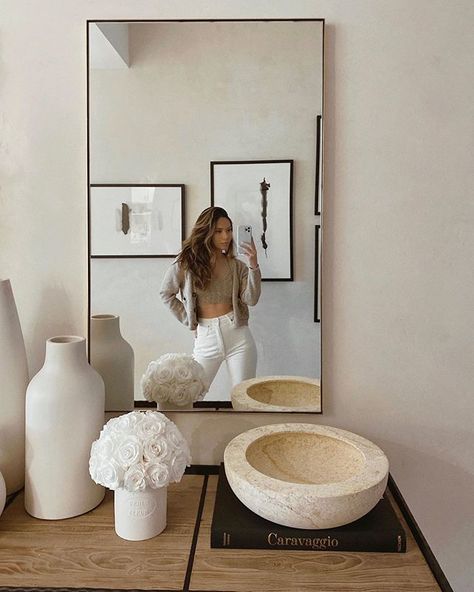 Home with MH | Marianna Hewitt (@marianna_hewitt) • Instagram photos and videos Marianna Hewitt Home, Marianna Hewitt Style, Home Selfie, Marianna Hewitt, Minimalist Home Interior, Natural Home Decor, Space Decor, Home Decor Signs, Decorating Small Spaces