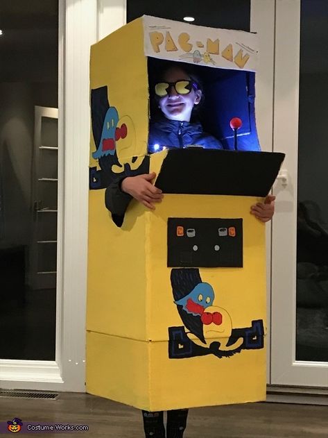 Pacman Costume, Pac Man Costume, Pacman Arcade, Video Game Costumes, Easy Diy Costumes, Skee Ball, Homemade Costume, Costume Works, Book Week Costume