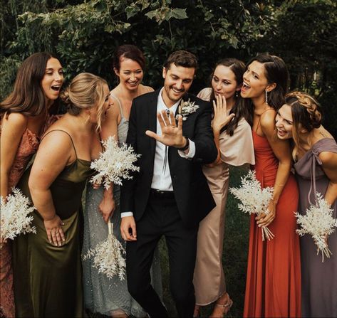 Wedding Photography Poses Bridal Party, Wedding Group Photos, Bridal Party Photography, Wedding Party Poses, Wedding Photo List, Bridesmaid Poses, Bridal Party Poses, Wedding Parties Pictures, Bridesmaid Pictures