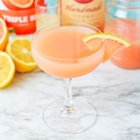 Grapefruit Martini, Juice Ice, Grapefruit Juice, Triple Sec, Cocktail Recipe, Simple Syrup, Cocktail Recipes, Grapefruit, Martini