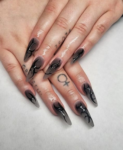 Sigil Nail Art, Clear Nails Black Design, Dark And Moody Nails, Fall Grunge Nails, Bayonetta Nails, Grimes Nails, Black Glass Nails, Goth Nails Ideas, Goth Almond Nails