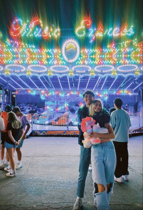 Carnival Ferris Wheel, Carnival Photo Shoots, Texas Fair, Carnival Date, Fair Pictures, Die Heart, Billy Kid, Shubman Gill, Dream Dates