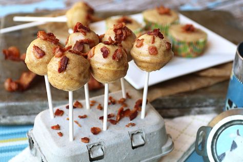 Maple Bacon Cake, Bacon Cake, Bacon Cupcakes, Cake Pop Maker, Caramel Glaze, Cake Pop Recipe, Low Carb Treats, Low Carb Dessert, Keto Cake