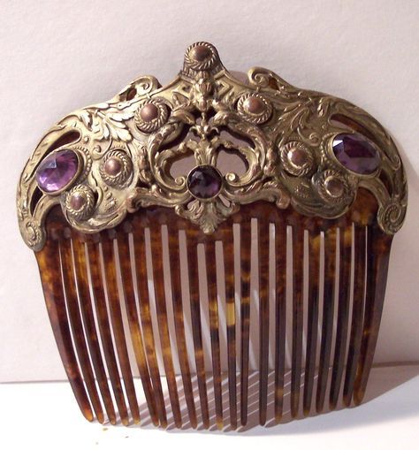 https://www.pinterest.co.uk/sweetness1019/hair-accessories/?e_t=491aa7eccb254bcb808e9dd608cd8b28 Native Hair, Jeweled Hair Comb, Diamond Hair Pins, Jeweled Hair, Antique Hair Combs, Art Deco Jewelry Vintage, Hair Accessories Vintage, Diamond Hair, Vintage Hair Combs