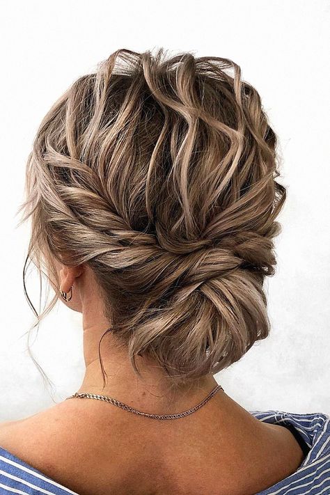 This wedding updo might be chic for your special day. I love capturing that for wedding photography. Add it to your hair ideas. Boho Hair Updo Messy, Loose Boho Updo Wedding, Messy Bridal Updo, Boho Updo Hairstyles, Classic Updo Hairstyles, Boho Updo, Bride Updo, Wedding Bun Hairstyles, Beautiful Bridal Hair