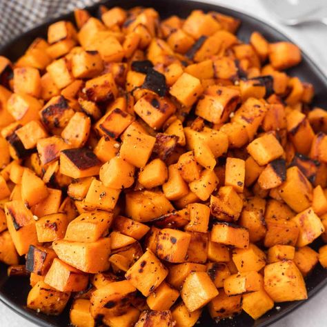 Blackstone Sweet Potatoes Ways To Cook Asparagus, Making Sweet Potato Fries, Grilled Sweet Potatoes, Seasoned Potatoes, Candied Sweet Potatoes, Griddle Recipes, Easy Potato Recipes, Easy Grilling, Cooking Sweet Potatoes