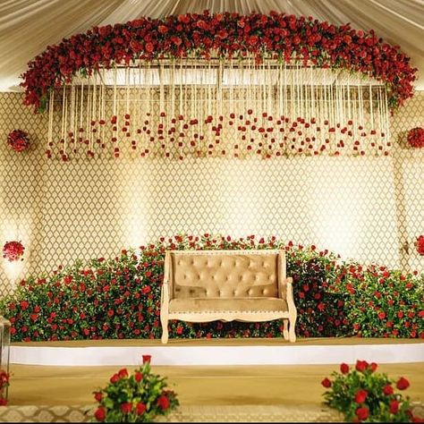 Indian Wedding Decor | Latest Wedding Decoration Themes | Wedding Stage Decoration Ideas in 2021 Morning Reception Stage Decoration, Varmala Stage Decor Indoor, Wedding Stage Ideas, Stage Decor Ideas, Wedding Stage Decoration Ideas, Marriage Hall Decoration, Stage Decoration Ideas, Leaf Decor Wedding, Marriage Venues