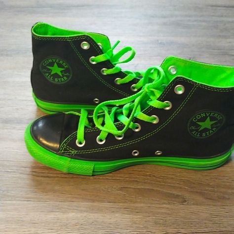 Restored like new!!! Black and Lime Green Converse All Star Neon Green Converse, Lime Green Converse, Punk Style Outfits, Scene Aesthetic, All Star Converse, Star Converse, Green Converse, Black Converse, Scene Emo