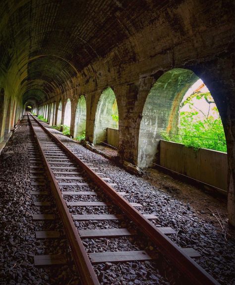 Train Tracks Photography, Bathroom Wall Colors, Train Tunnel, Train Platform, Model Railway Track Plans, Minecraft Inspiration, Amazing Places On Earth, Railroad Photography, Drawing Studies