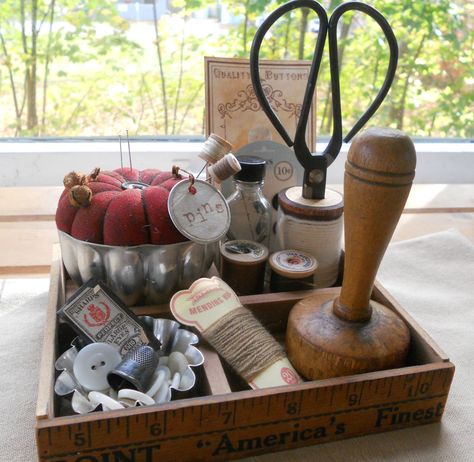 Etsy 026 Vintage Sewing Rooms, Sewing Spaces, Sewing Room Decor, Vintage Sewing Notions, Vintage Sewing Machines, Sewing Baskets, My Sewing Room, Sewing Organization, Sewing Rooms