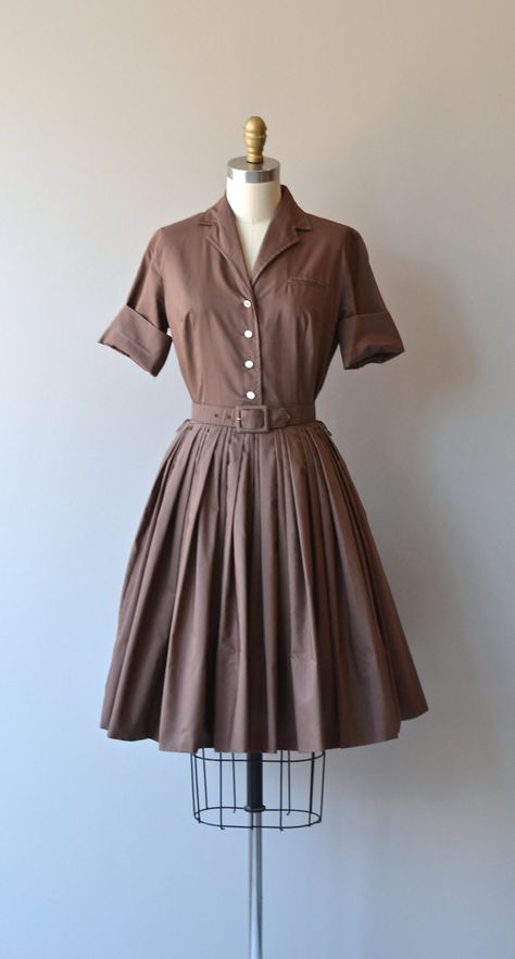 Lady Dresses Elegant, 1950s Casual Dress, 1960s Dresses Casual, A Line Cotton Dress, Vintage Outfits 1950s, 1950s Style A-line Vintage Dress With Buttons, Vintage 1960s Dresses, Vintage Collared Brown Dress, 1950s Collared Daywear Dresses