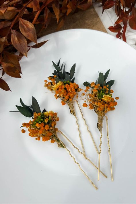 Dried Flowers Accessories, Autumn Wedding Hair, Flowers 2023, Fall Wedding Hairstyles, Dried Flowers Wedding, Flower Hair Pins, Hair Clips Diy, Floral Hair Clip, Eucalyptus Wedding