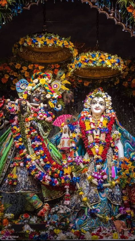 Shree Ram Photos, Radha Krishna Temple, Vrindavan Photography Pictures, Iskcon Krishna, Radhe Krishna Wallpapers, Shree Krishna Wallpapers, Krishna Book, Little Krishna, Lord Krishna Hd Wallpaper