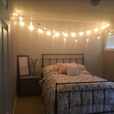 Edison bulb light bedroom Light Hanging Ideas Bedrooms, Light Bulb Fairy Lights Bedroom, Light Bulb Room Decor, Edison Bulbs Bedroom, Hanging Edison Lights Bedroom, Bulb Fairy Lights Bedroom, Ways To Hang Lights In Bedroom, Light Bulb Lights Bedroom, Lights In Bedroom Hanging On Wall