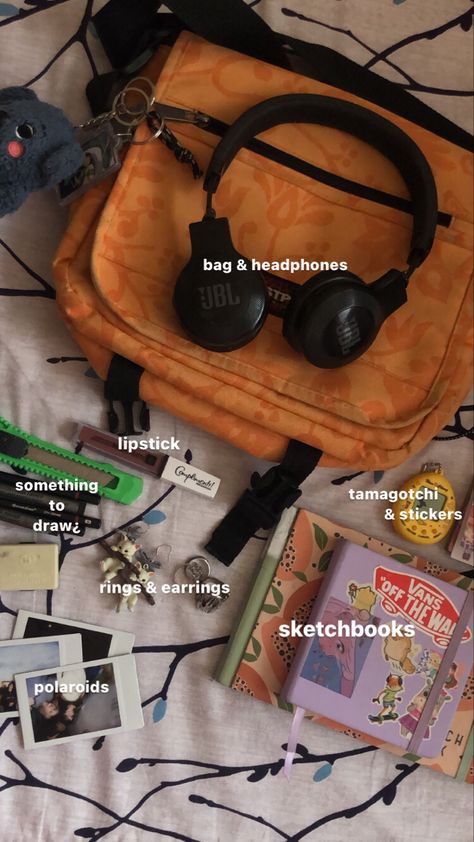 Whats In My Small Bag, Whats In My Messenger Bag, What’s In My Messenger Bag, School Bag Tour, Bag Tour, What's In My Backpack, Everyday Bag Essentials, Uni Bag, School Bag Essentials