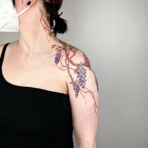 Wisteria pouring on the shoulder 😁 a big piece… semi freehanded🙌 work by tattoo artist Jing @patch_tattoo_therapy… | Instagram Wisteria Shoulder Tattoo, Wisteria Flower Tattoo, Front Shoulder Tattoo, Wisteria Tattoo, Japanese Wisteria, Purple Flower Tattoos, Shoulder Tattoo Ideas, Lovely Tattoo, Good Tattoo