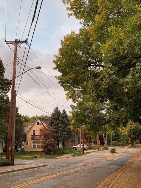 Maine Aesthetic, Small Town Mystery, All The Bright Places, Midwest Emo, Small Town America, Small Town Life, Small Town Romance, Save File, Pretty Places