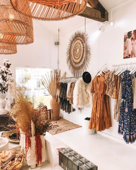 S P E L L on Instagram: “Our beautiful boutique open 10-5 daily 🌾 we just love our @weaving_nature wall hanging that was put up for Lioness! Purrrfffect for this…” Boho Boutique Decor Store Displays, Boho Boutique Decor, Weaving Nature, Clothing Boutique Ideas, Lifestyle Boutique, Boho Store, Beachy Chic, Clothing Store Interior, Store Design Boutique