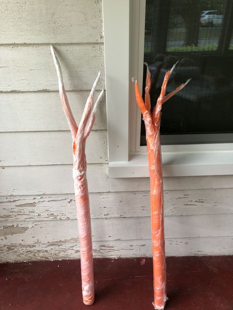 Pool Noodle Tree Halloween, Pool Noodle Halloween Arch, Pool Noodle Arch, Pool Noodle Tree, Pool Noodle Halloween, How To Make Trees, Scarecrow Ideas, Addams Family Musical, Haunted House Diy