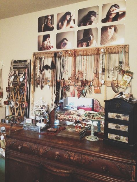 Roots and Feathers // Violet Bella: JEWELRY DISPLAY Displaying Feathers, Spare Bedroom Closets, Vanity Makeup Rooms, Collection Storage, Jewelry Displays, Dream Closets, Makeup Room, Spare Bedroom, Large Jewelry