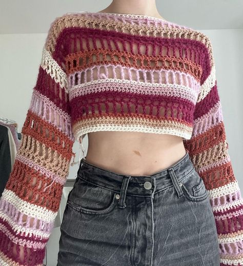 Crochet Knit Top Pattern, Crochet Cropped Jumper, Crochet Inspiration Clothes, Mesh Jumper Crochet, Crochet Mesh Jumper Free Pattern, Crochet With Color Changing Yarn, How To Crochet A Jumper, How To Make A Crochet Sweater, Crochet Jumper Ideas