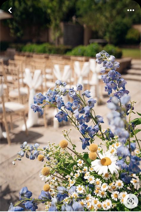 Wild Flower Table Runner, Meadow Wedding Decoration, Bluebell Wedding Theme, Wild Flower Field Wedding, Blue Green Yellow Wedding, Wild Flower Wedding Theme Color Schemes, Cornflower Wedding, Cornflower Blue Wedding, Villa Giulia