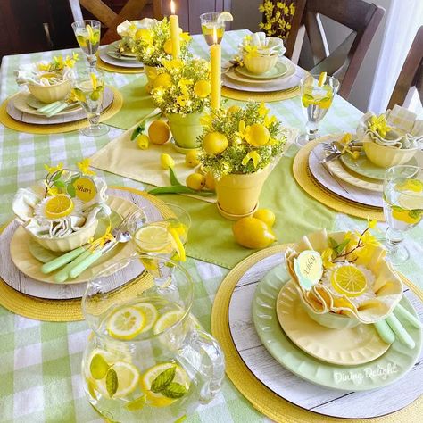 Make it Pretty Monday - Week 339 - The Dedicated House Yellow Tablescapes, Lemon Arrangements, Yellow Tablescape, Lemon Tablescape, Lemon Table Decor, Lemon Themed Party, Lemon Kitchen Decor, Lemon Kitchen, Tafel Decor