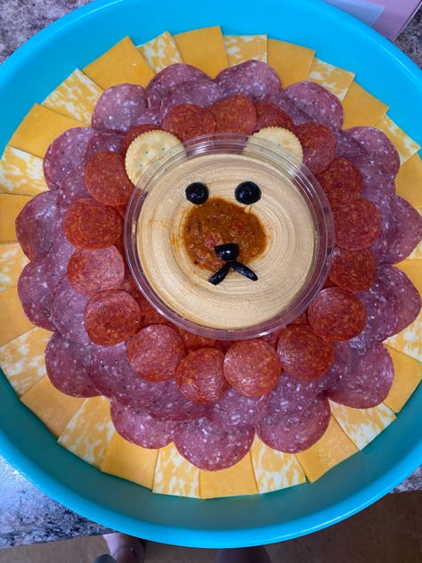 Lion Charcuterie Board, Safari Charcuterie Board, Lion Veggie Tray, Safari Theme Food Ideas, Lion Dip Platter, Lion Fruit Platter, Lion Veggie Tray Jungle Party, Lion Vegetable Platter, Birthday Appetizers