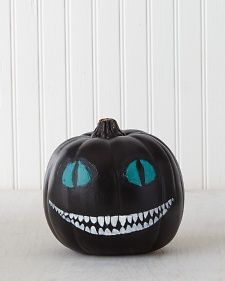 Oh, that grin. This modified take on a classic children's book character is just purr-fect. Cheshire Cat Pumpkin, Strašidelný Halloween, Creative Pumpkin Painting, Decorative Pumpkins, Halloween Decor Diy, Hallowen Ideas, Pumpkin Decorations, Pumpkin Painting Ideas, Halloween Pumpkin Designs