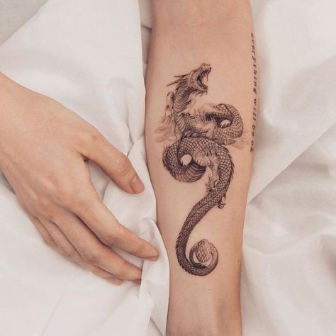 Tattoo Daruma, Tato Irezumi, Dragons Tattoo, Yakuza Tattoo, Dragon Tattoo For Women, Inspiration Tattoos, Irezumi Tattoos, Tiny Tattoo, Japanese Sleeve Tattoos