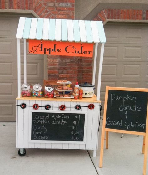 Fall Lemonade Stand, Apple Cider Stand Kids, Apple Cider Bar Wedding, Cider Bar Wedding, Fall Time Drinks, Apple Cider Stand, Cider Stand, Fall Festival Food, Apple Stand