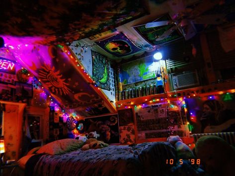 Trippy Bedroom, Sala Grunge, Dope Rooms, Hippie Bedroom Decor, Grunge Bedroom, Hippie Room, Trippy Room, Hippie Bedroom, Hippie Room Decor