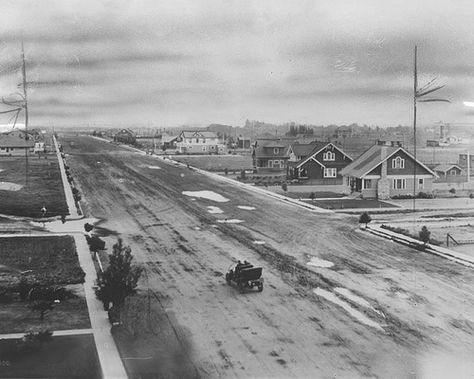 1910, Pacific Blvd., Huntington Park, CA by ozfan22, via Flickr I Later years this became the blvd for cruising and shopping. Movie theatre was there and clothing stores dept stores Huntington Park California, Miss California, Huntington Park, South Gate, Southern Pacific, Movie Theatre, California History, City Photos, Yellow Car