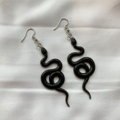 Beauty In Trinkets on Instagram: “Snake earrings🐍 - - - - - #resin #resinart #resincraft #resinkeychains #smallbusiness #smallbusinessowner #smallbusinesssupport…” Earrings Resin, Snake Earrings, Funky Jewelry, Resin Crafts, Resin Art, Infinity Bracelet, Drop Earrings, On Instagram, Beauty