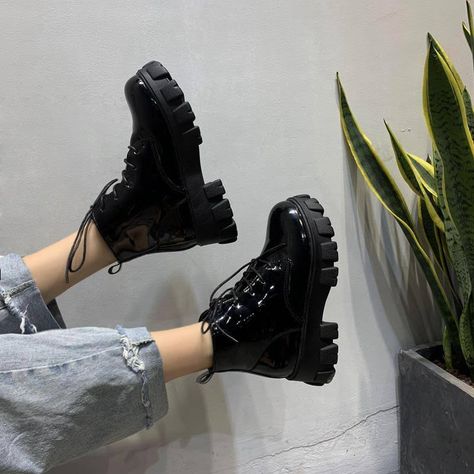 Casual Shoes Women Sneakers, Korean Shoes, Pretty Heels, Pretty Shoes Sneakers, Shoes Heels Classy, Cute Shoes Heels, Kawaii Shoes, Shoes Outfit Fashion, Loafer Shoes Women