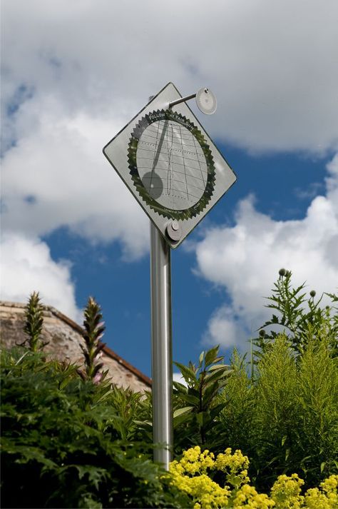 SOLAR TIME I (Precision Scientific Sundial Verticle)'by Alastair Hunter - lives in Edinburgh. Sundial...using shadow and light Solar Time, Stainless Steel Sculpture, Addition Activities, Yard Sculptures, Geometric Sculpture, Sundials, Small Woodworking Projects, Unique Sculptures, Steel Sculpture