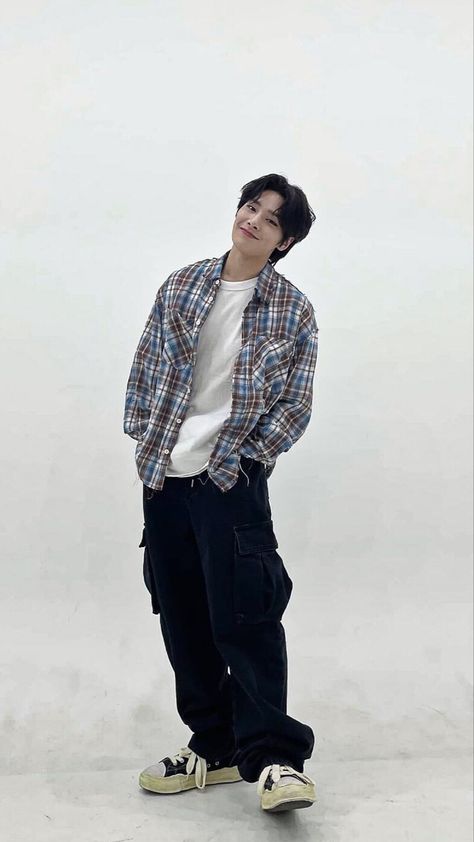 Stray Kids Fashion, Stray Kids Outfits, Kids Street Style, Kids Inspo, Teacher's Pet, Straykids In, Baggy Clothes, Mens Outfit Inspiration, Kpop Outfits