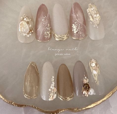 Crystals Nail Art, Pearl Nail Art Designs, Nails Stones Design, Beige And Gold Nails, Pink Gold Nails, Design Nails Art, Asian Nail Art, Nails Beige, Stone Nails