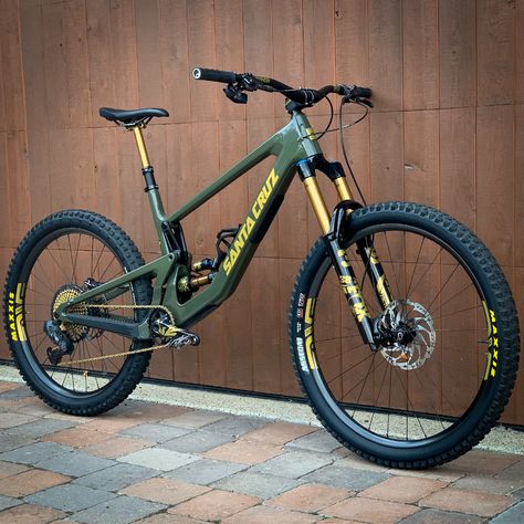 2022 Santa Cruz Bronson Custom - cblesius's Bike Check - Vital MTB Santa Cruz Mtb, Santa Cruz V10, Trek Mtb, Santa Cruz Bronson, All Mountain Bike, Mtb Cycles, Cross Country Bike, Mt Bike, Downhill Mountain Biking