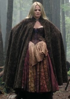 Emma on Pinterest | Emma Swan, Jennifer Morrison and Ouat Once Upon A Mattress, Arte Viking, The Enchanted Forest, Jennifer Morrison, Emma Swan, Captain Swan, Captain Hook, Red Riding Hood, Fantasy Fashion