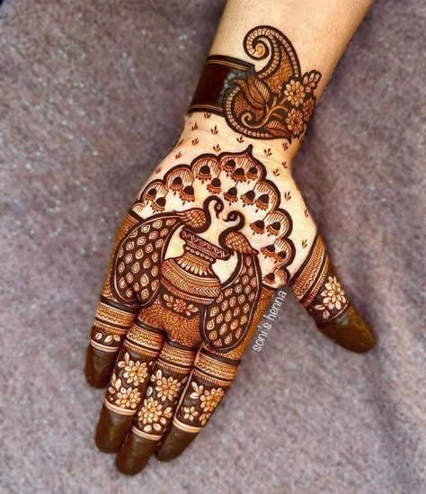 Mehndi Designs For Front Hand, Easy And Simple Mehndi Designs, Peacock Mehndi, Peacock Mehndi Designs, Rajasthani Mehndi Designs, Indian Mehndi Designs, Engagement Mehndi, Mehndi Designs Bridal, Mehndi Designs Bridal Hands