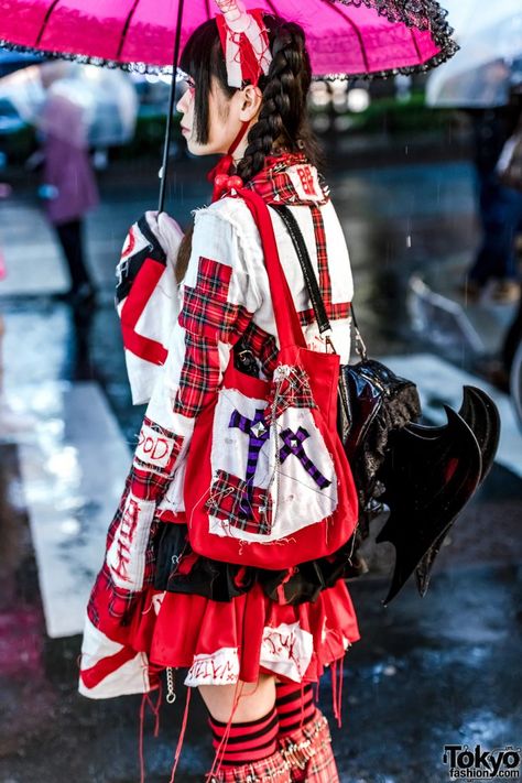 Kawaii Street Fashion, Acdc Rag, Red Plaid Jacket, Punk Street Style, Harajuku Girl, Harajuku Punk, Harajuku Fashion Street, Battle Jacket, Harajuku Girls