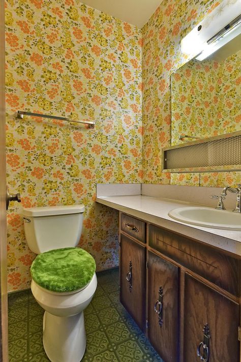 1960s Inspired Home Decor, 60s Mod Decor, 1960s Backyard, 70s Bathroom Aesthetic, 1960s Interior Design, 1960s Interior, 60s House, 70s Interior Design, 60s Decor