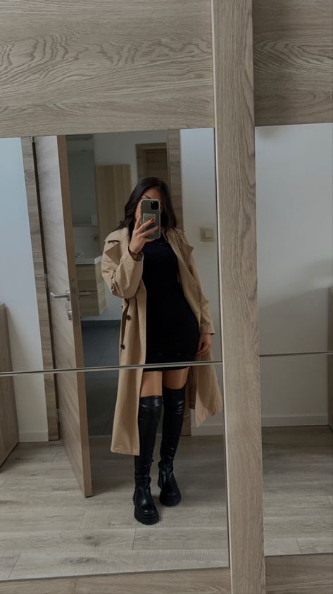 Trench Coat Dress Outfit Classy, Classy Trench Coat Outfit, Elegant Black Outfits Classy, Short Black Bodycon Dress, Photo Classe, Black Trench Coat Outfit, Fashion Classy Outfits, Outfit Trenchcoat, Girls Long Coat