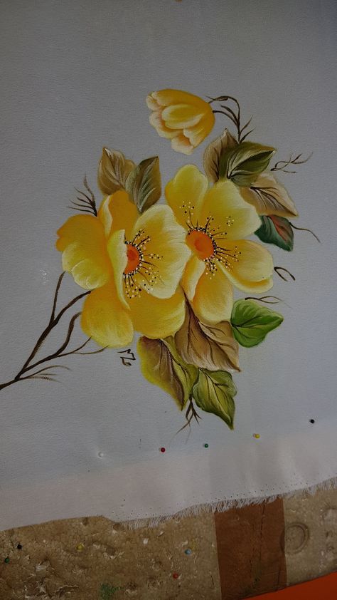 Sun Flower Fabric Painting, Fabric Colour Painting, Pencil Drawings Of Flowers, Painting Flowers Tutorial, Basic Painting, Easy Flower Painting, Saree Painting, Fabric Painting Techniques, Kerala Mural Painting