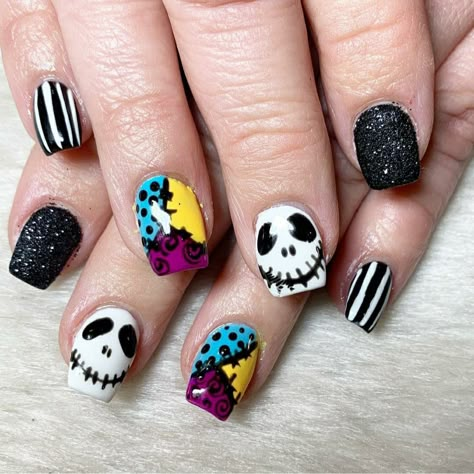 Sally, acrylic nails, nail designs, Halloween, Nightmare before Christmas Sally Nails, Before Christmas Nails, Disney Halloween Nails, Fun Halloween Nails, Jumper Nails, Halloween Nail Art Easy, Nightmare Before Christmas Nails, Nails Short Acrylic, Emerald Nails