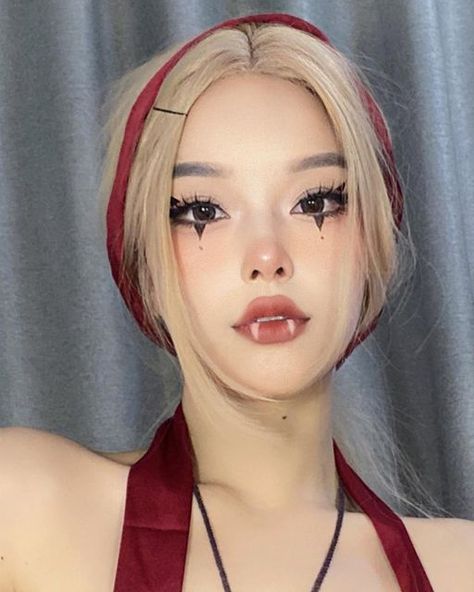 J00💖 on Instagram: "Simple #halloweenmakeup inspo🎃just posted on tt" Halloween Makeup Cute Simple, Cute Simple Halloween Makeup, Simple Cute Halloween Makeup, Halloween Simple Makeup, Makeup Halloween Simple, Subtle Halloween Makeup, Simple Halloween Makeup Looks, Halloween Makeup Simple, Simple Cosplay